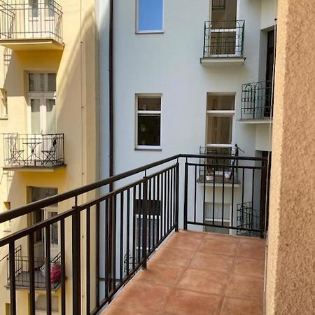 Large 3 Bedroom Family Apartment With Balcony Prague Luaran gambar