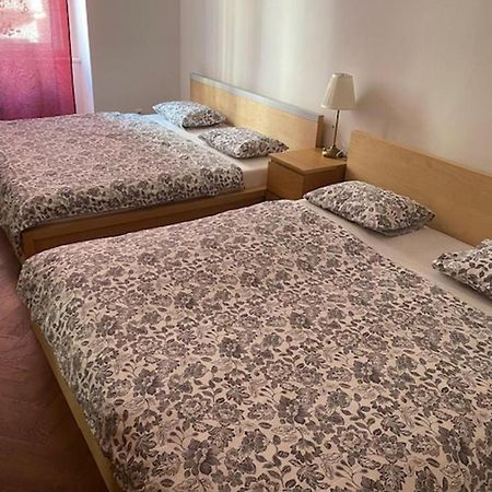 Large 3 Bedroom Family Apartment With Balcony Prague Luaran gambar